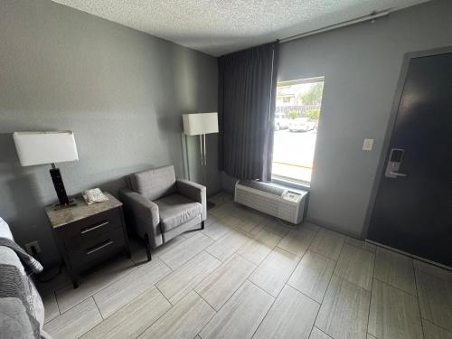 Budget Inn Sanford International Airport - image 10