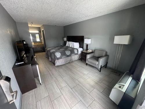 Budget Inn Sanford International Airport - image 11