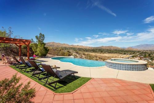 Sunset House Joshua Tree Infinity Pool Spa Views Hiking Trail in Yucca Valley, USA