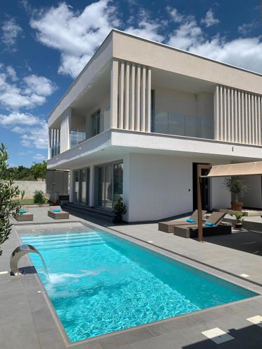 NEW! Villa With Heated Pool in Cavtat