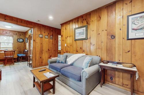 Uncle Rolfs Cozy Cottage in เดนนิส พอร์ต (MA)