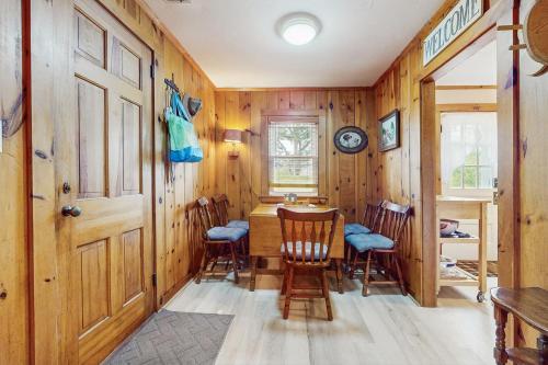 Uncle Rolfs Cozy Cottage in เดนนิส พอร์ต (MA)