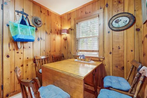 Uncle Rolfs Cozy Cottage in เดนนิส พอร์ต (MA)