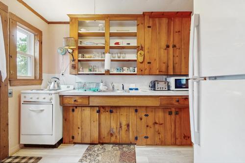 Uncle Rolfs Cozy Cottage in เดนนิส พอร์ต (MA)