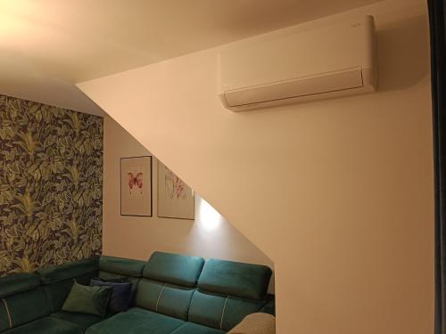 Zielony apartament z widokiem na jezioro