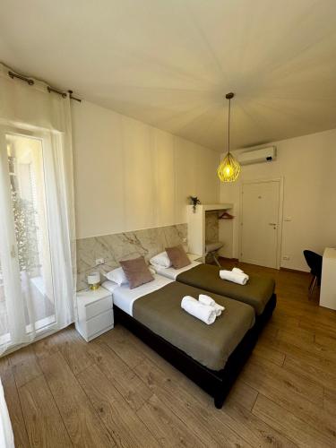 Twin Room with Private Bathroom image 6