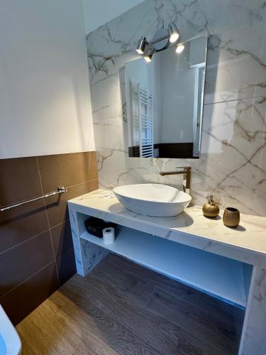 Triple Room with Balcony image 1