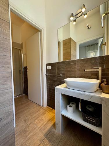 Twin Room with Private Bathroom image 4