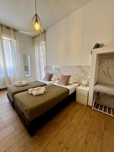 Twin Room with Private Bathroom image 2