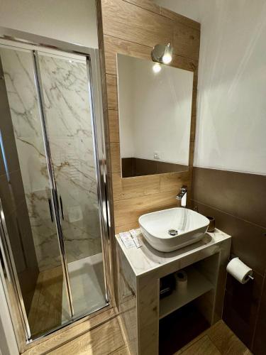 Quadruple Room with Private Bathroom image 1