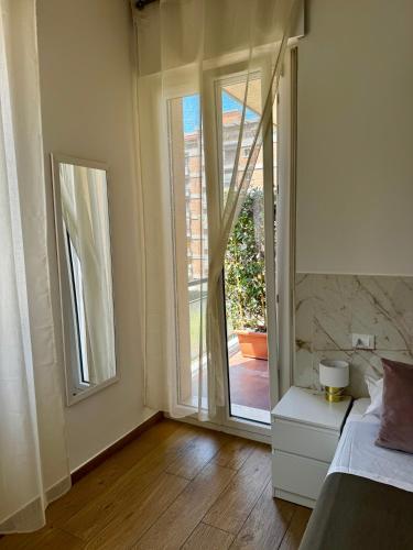 Twin Room with Private Bathroom image 1
