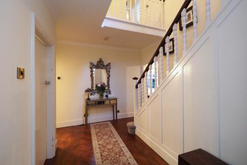 Westmorland - 4 Bedroom House - FREE Parking for up to 7 Cars - Walking distance to QMC and Universi in 倫頓