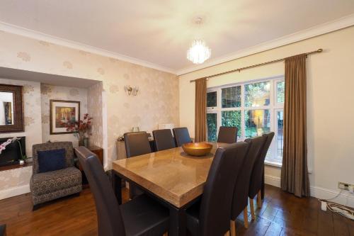 Westmorland - 4 Bedroom House - FREE Parking for up to 7 Cars - Walking distance to QMC and Universi in 倫頓