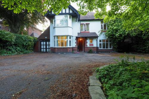 Westmorland - 4 Bedroom House - FREE Parking for up to 7 Cars - Walking distance to QMC and Universi in 倫頓