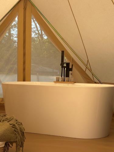 Létesítmények, Niespiesznie in Szypliszki