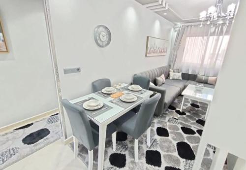 Appartement moderne climatise avec bonne proximite S2 in Manar