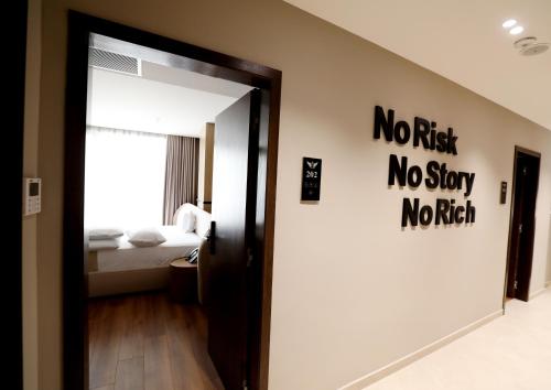 บริการและสิ่งอำนวยความสะดวก, Rich Hotel in โปกราเดซ