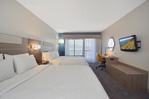 Standard Queen Room with Two Queen Beds and Balcony