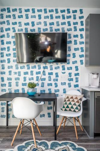 Luxe 1BR w Balcony in Downtown 542Blvd206 in Atlanta, USA