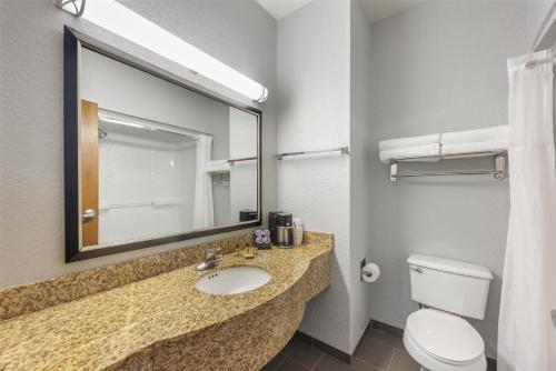 King Room - Non-Smoking image 4