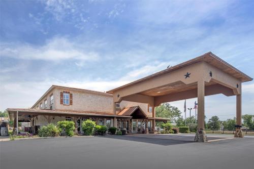 Best Western Plus Fredericksburg - image 10