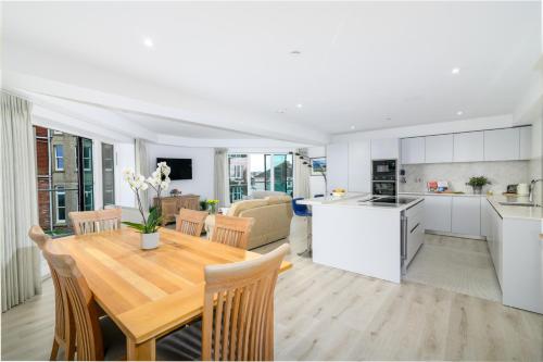 Luxury Apartment very close to Tolcarne Beach in 紐奎市中心