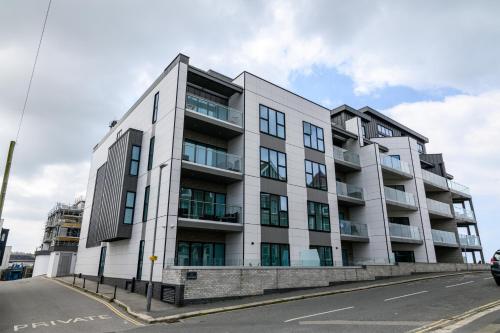 Luxury Apartment very close to Tolcarne Beach in 紐奎市中心