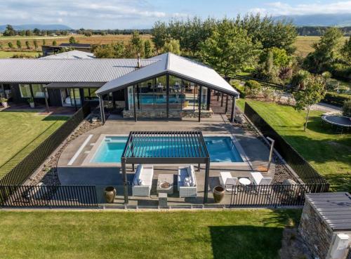 Exterior view, Mackenzie Country Lodge in Lake Tekapo