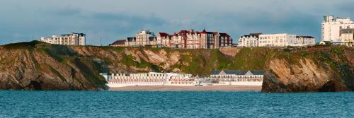 Luxury Apartment very close to Tolcarne Beach in 紐奎市中心