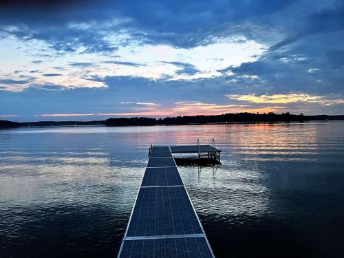 NEW Forest Lodge Serenity on Long Lake - Dogs Welcome - image 4