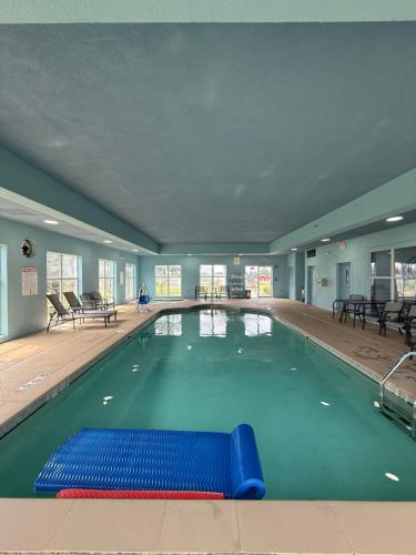 Úszómedence, La Quinta Inn & Suites by Wyndham Searcy in Searcy (AR)