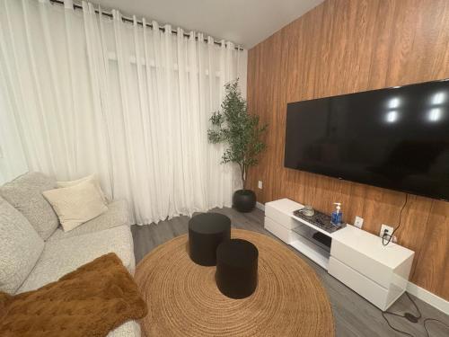 Modern 3BR Townhome Near Disney