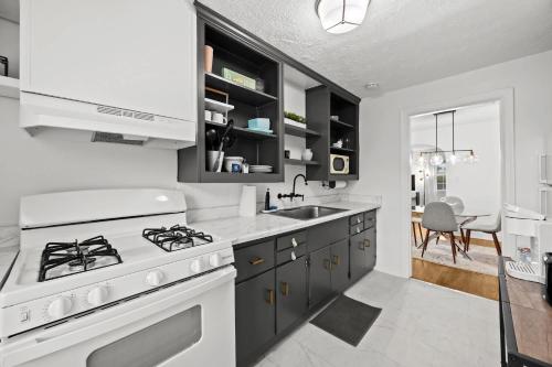 Cozy Louisville Apt with Parking Great Location - image 8