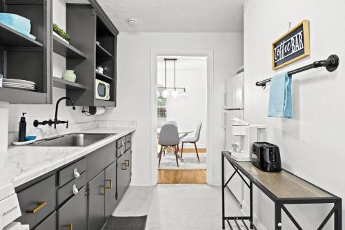 4 Spacious Units Close to Downtown & Expo Center - image 14