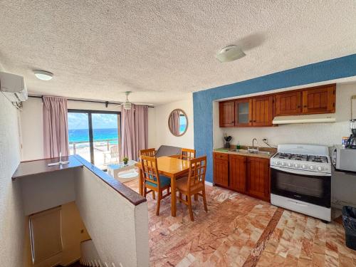 Ocean View, 2 Bedrooms, King Beds in Cancún, Mexico