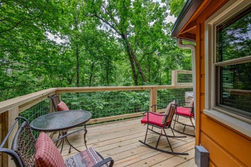 Secluded Cabin in the Woods-Hot Tub-Quiet-Fireplace-Honeymoon in Pigeon Forge (TN)