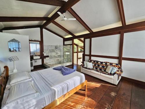 Villa com piscina, loft e 5 suítes - Praia do Léo (Villa com piscina, loft e 5 suites - Praia do Leo) in Praia do Puruba