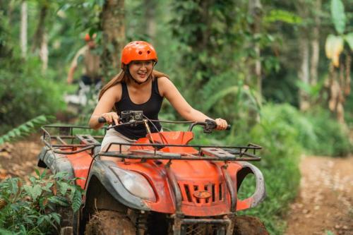 Couples Tropical Getaway with Pool, Playa Potrero in Потреро