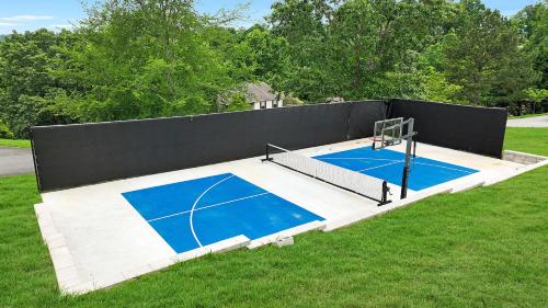 Fun N Sun - Ultimate Backyard Pool And Game Room - image 10