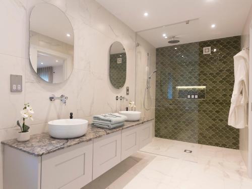 Zuhanyzó, The Forest at Mount Congreve Gardens in Kilmeaden Waterford