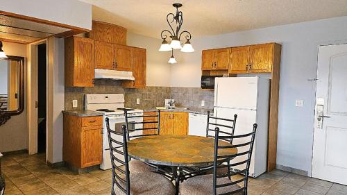 Misty Mountain Inn & Suites
