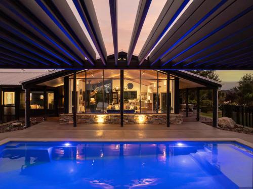 Swimming pool, Mackenzie Country Lodge in Lake Tekapo