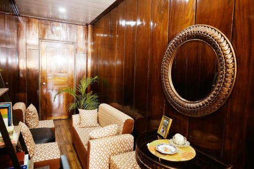 Topaz Bed & Breakfast Hotel