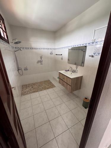 VILLA Papillon - Location saisonnière - Les Abymes