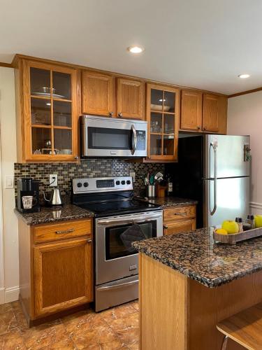 Twin Creeks, Waterfront Catskills Retreat in Ellenville (NY)
