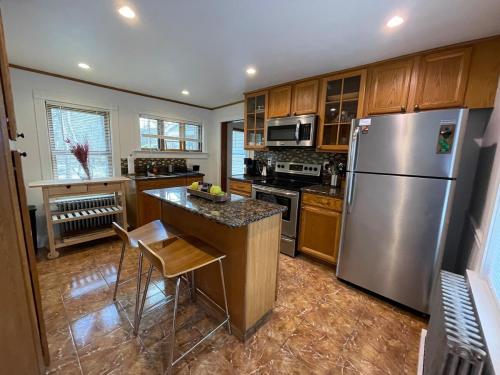 Twin Creeks, Waterfront Catskills Retreat in Ellenville (NY)
