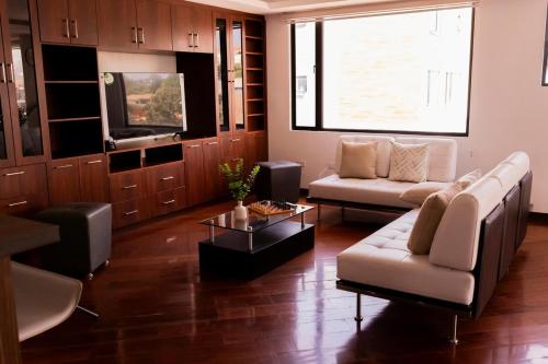 Amplio Departamento en Cumbaya full equipado