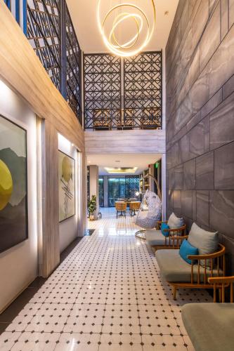 Restaurant, Antiya Hotel Phuket near Chaithararam Temple (Wat Chalong)