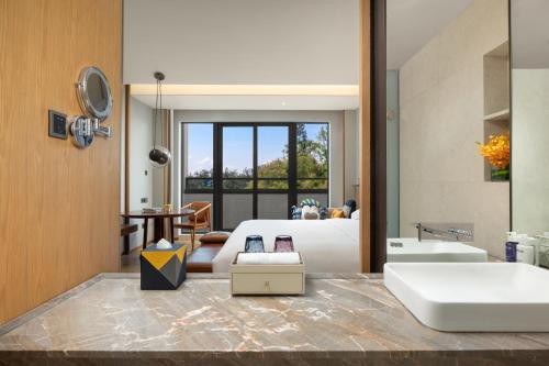 room detail thumbnail 2