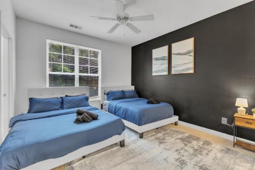Upscale King 2BR Suite Mins to Downtown Raleigh!